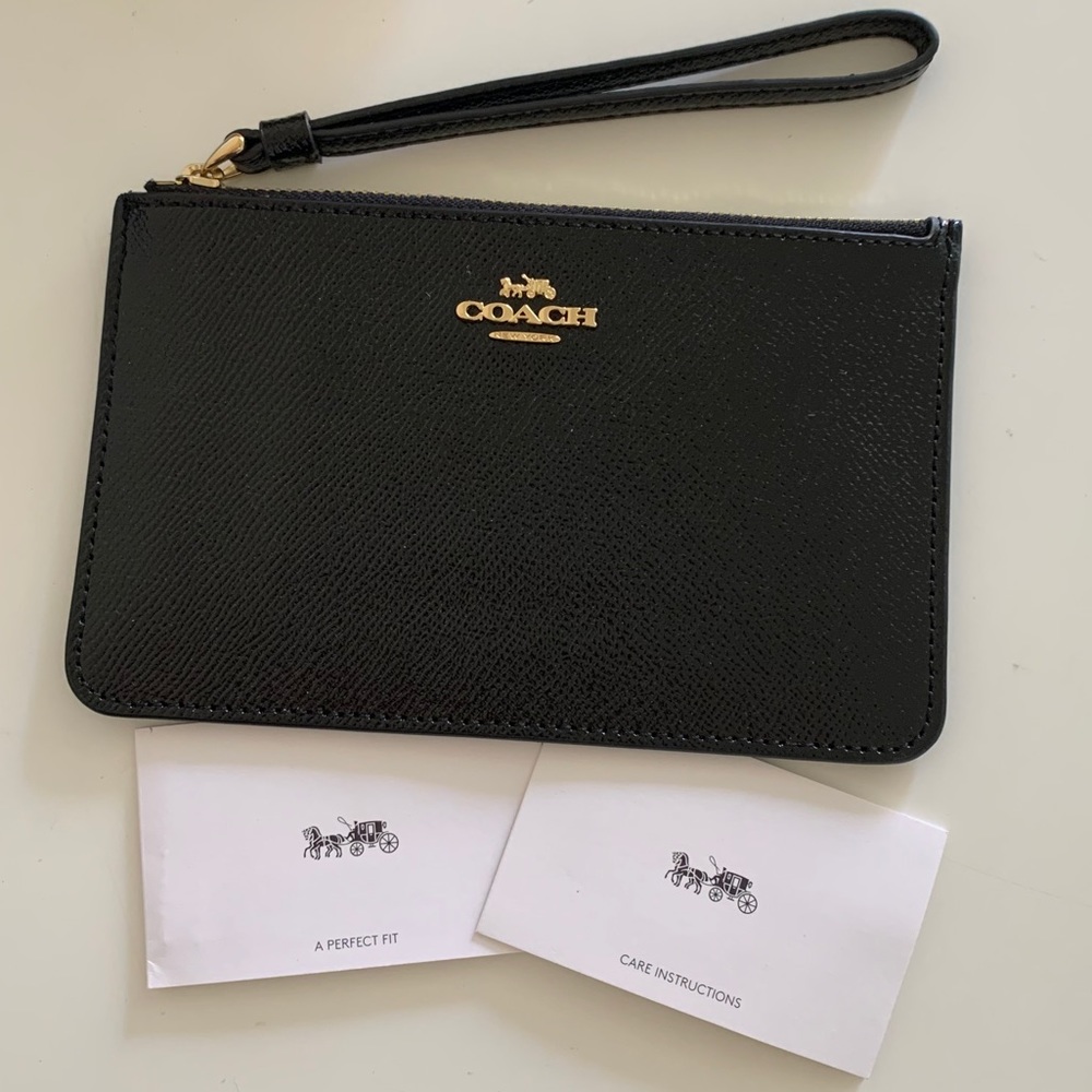 NWOT Coach Patent Leather Phone Wristlet in Black